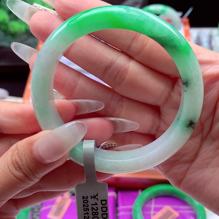 翡翠未镶嵌手镯翡翠