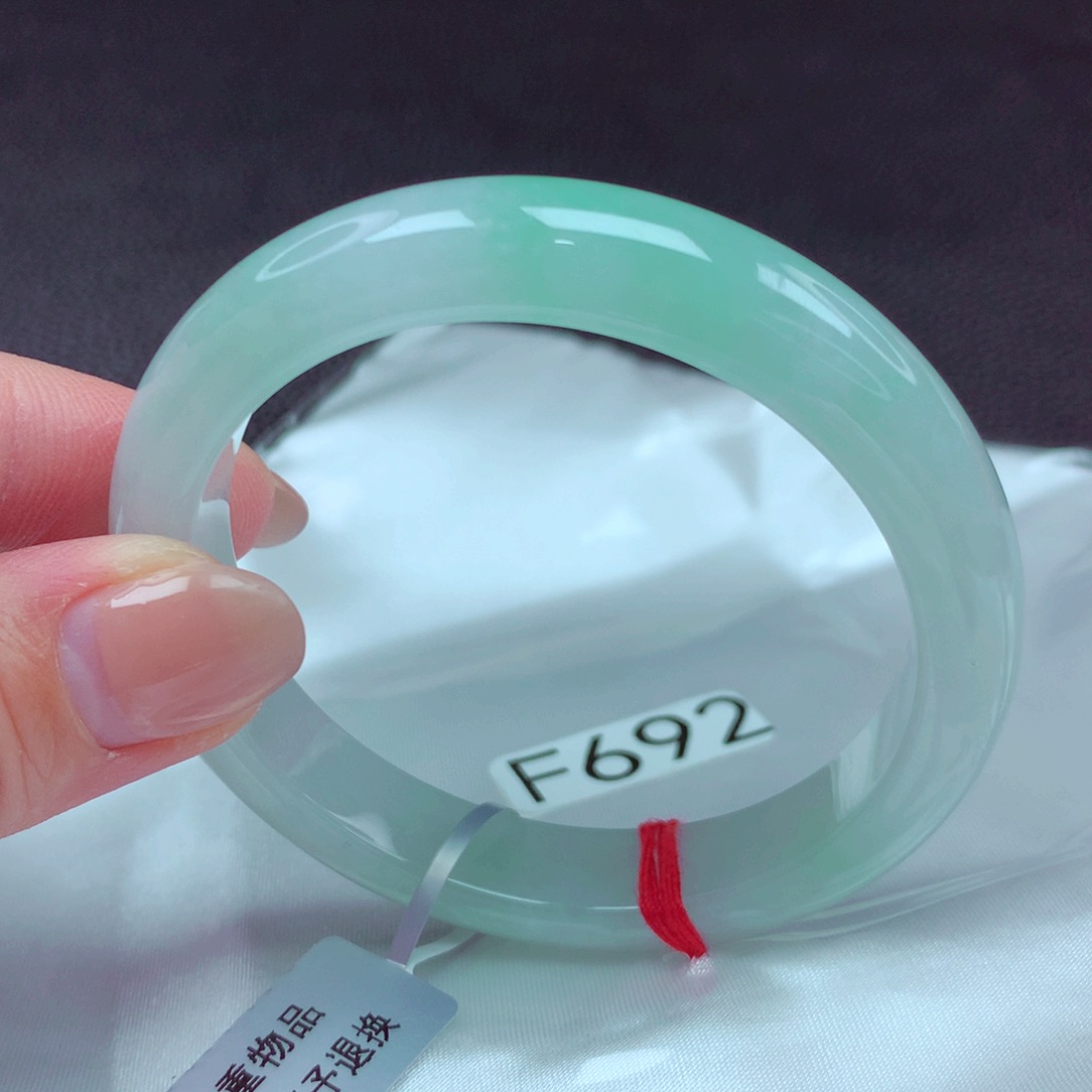 翡翠手镯未镶嵌手镯88