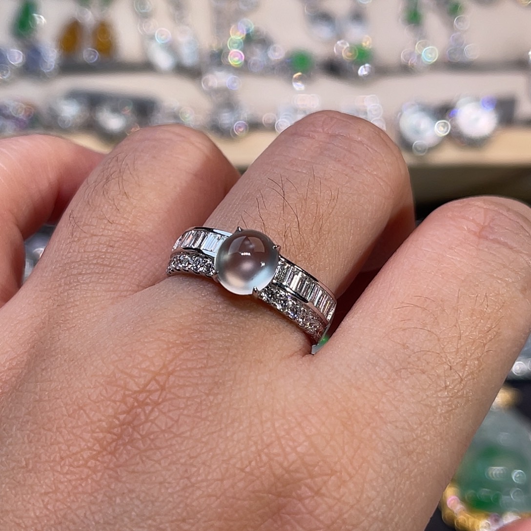 翡翠18K金镶嵌戒指玻璃种冰蛋