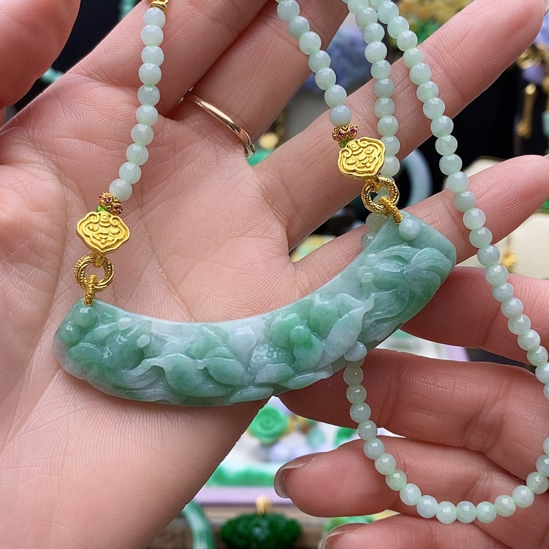 翡翠耳饰未镶嵌天然