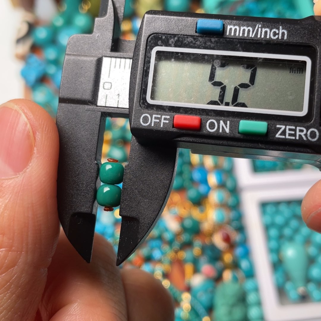 绿松石颈饰未镶嵌