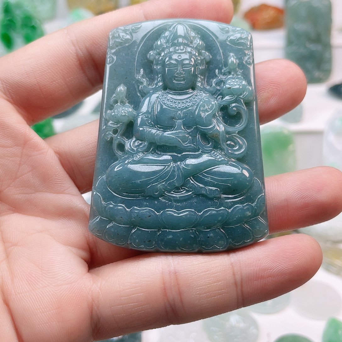 翡翠颈饰未镶嵌大势至