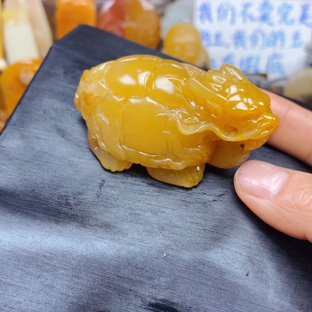 石英质玉（黄龙玉）颈饰未镶嵌