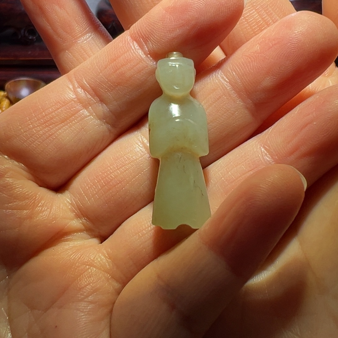 如***形和田玉未镶嵌颈饰