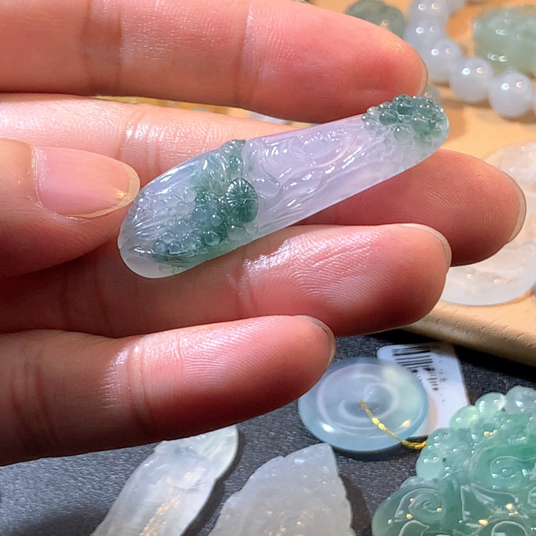 颈饰未镶嵌翡翠挂件