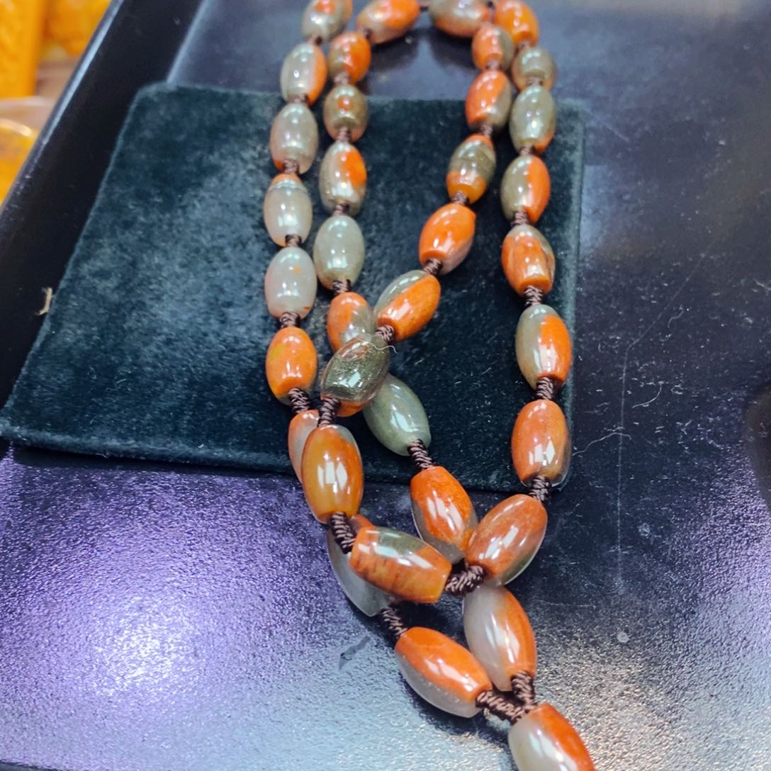 未镶嵌石英质玉（黄龙玉）手链