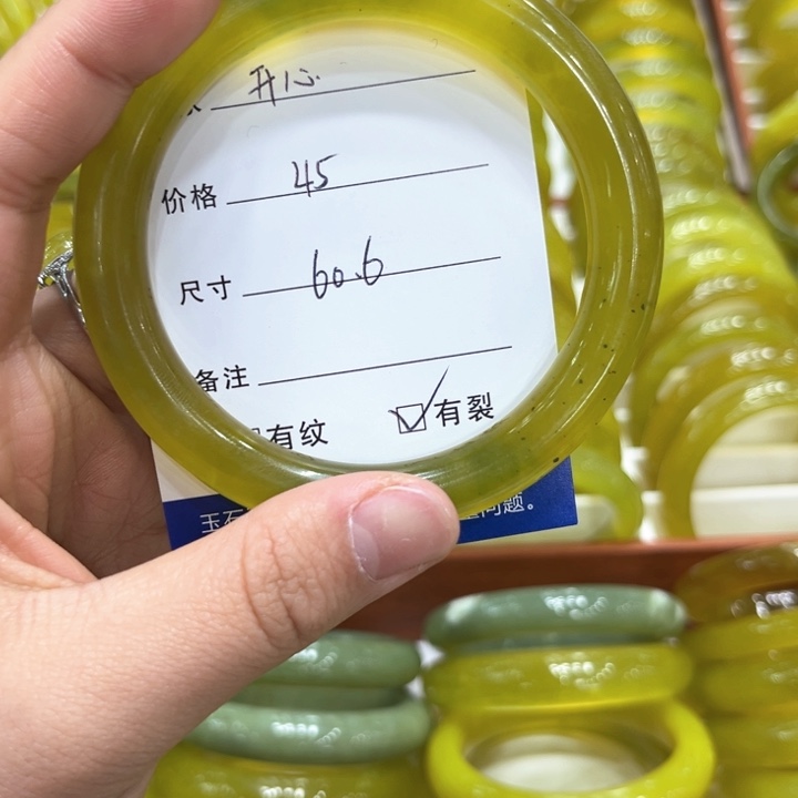 蛇纹石玉颈饰未镶嵌开*