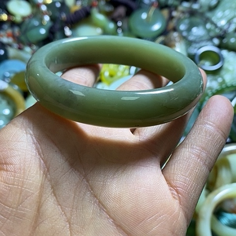 和田玉手镯未镶嵌56口径