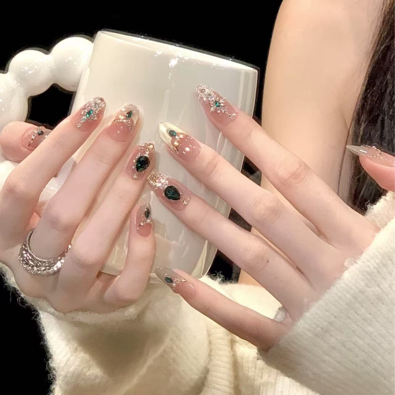 1副穿戴甲卡灯牌可3选1备注尺码，默认S（实物为准）新疆西藏不发