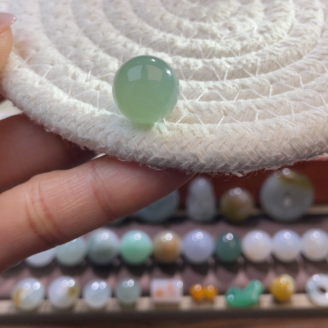 翡翠散珠湖水碧绿圆珠12.6mm