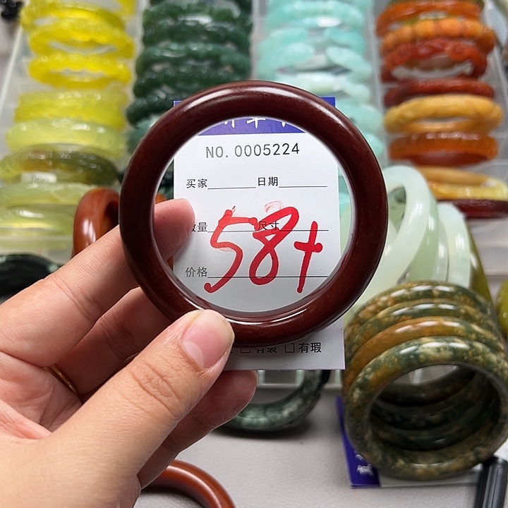 大***余蛇纹石玉未镶嵌手镯