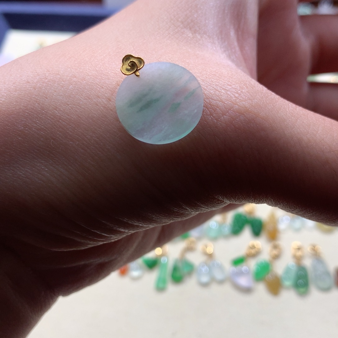 翡翠18K金镶嵌颈饰翡翠