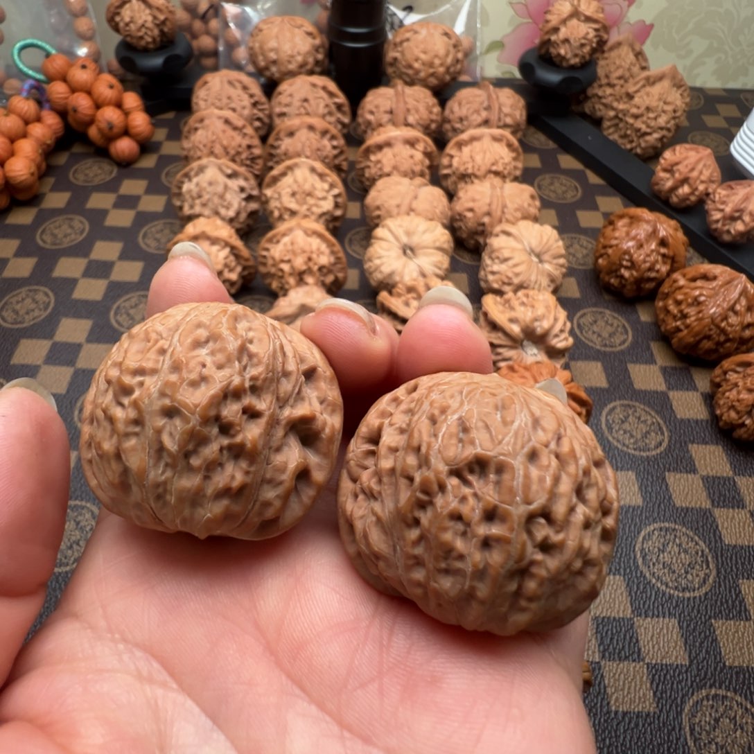 大***子文玩核桃吊坠铁锤