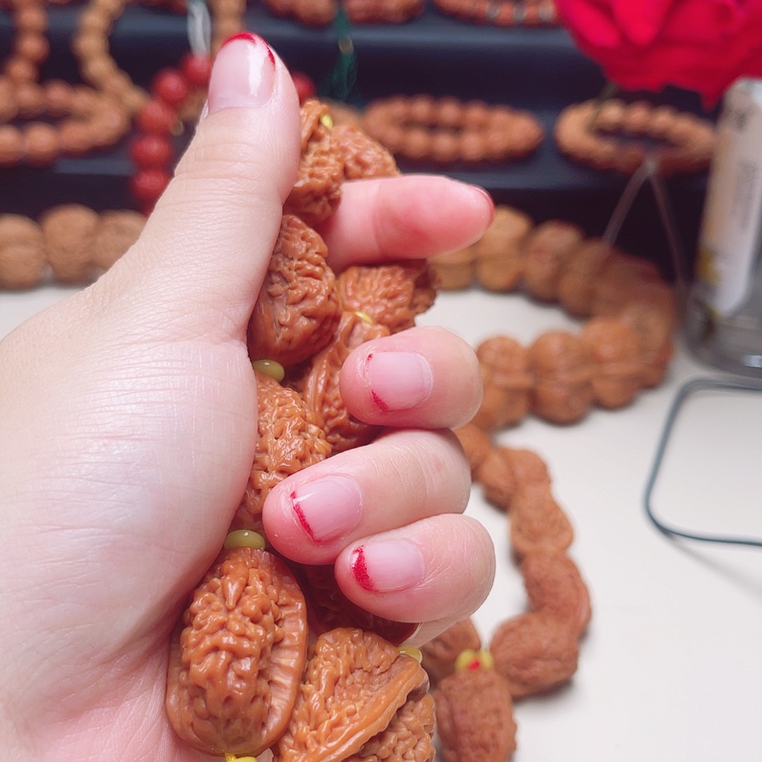 文玩核桃吊坠白**㿟绣花鞋