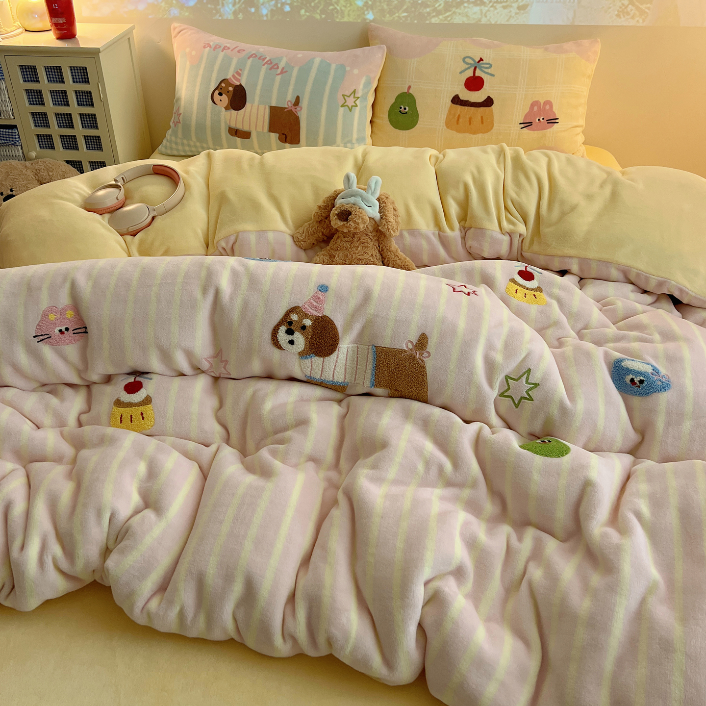 猫咪日记INS风小狗吃蛋糕毛巾绣牛奶绒四件套保暖宿舍三件套床品