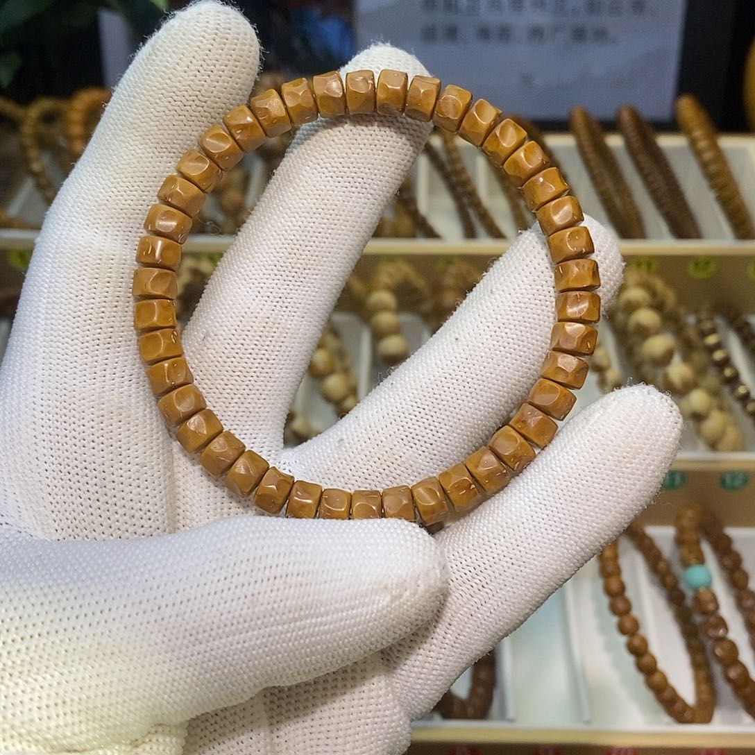 黄***总紫金鼠手串无相奶酪7*5