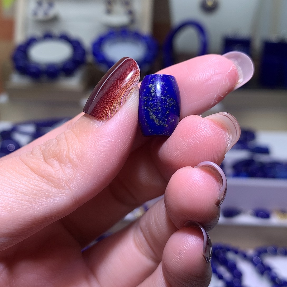 青金石未镶嵌天然原矿桶珠10.7 m* 14.4 m