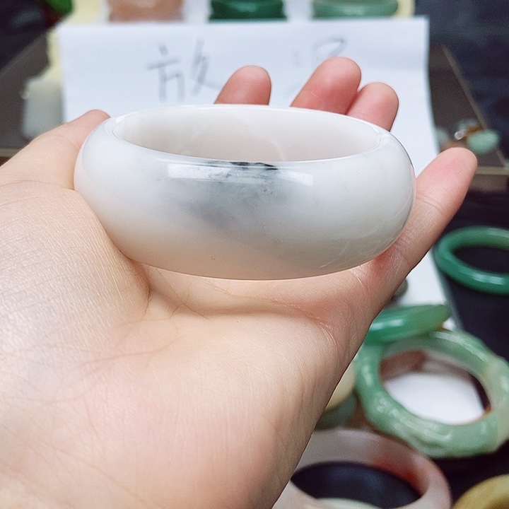 石英质玉手镯未镶嵌