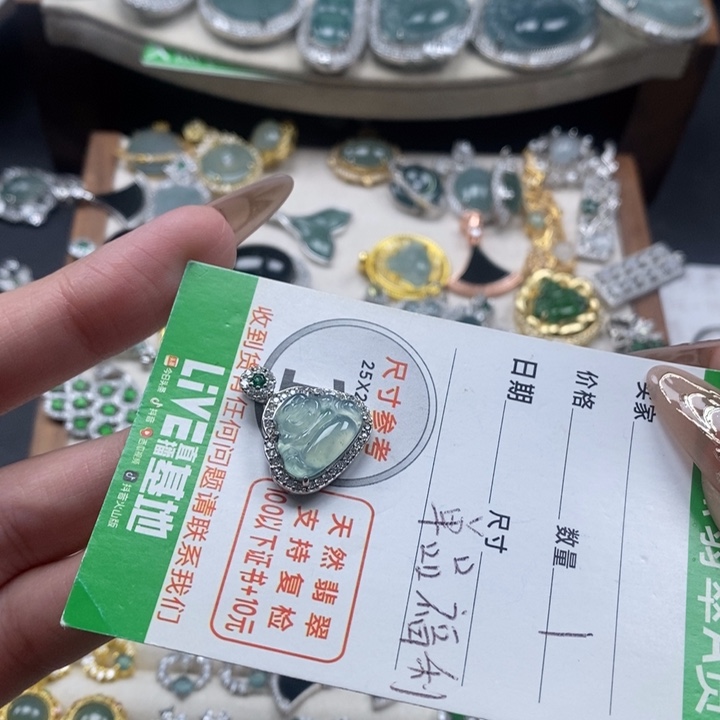 翡翠颈饰未镶嵌翡翠