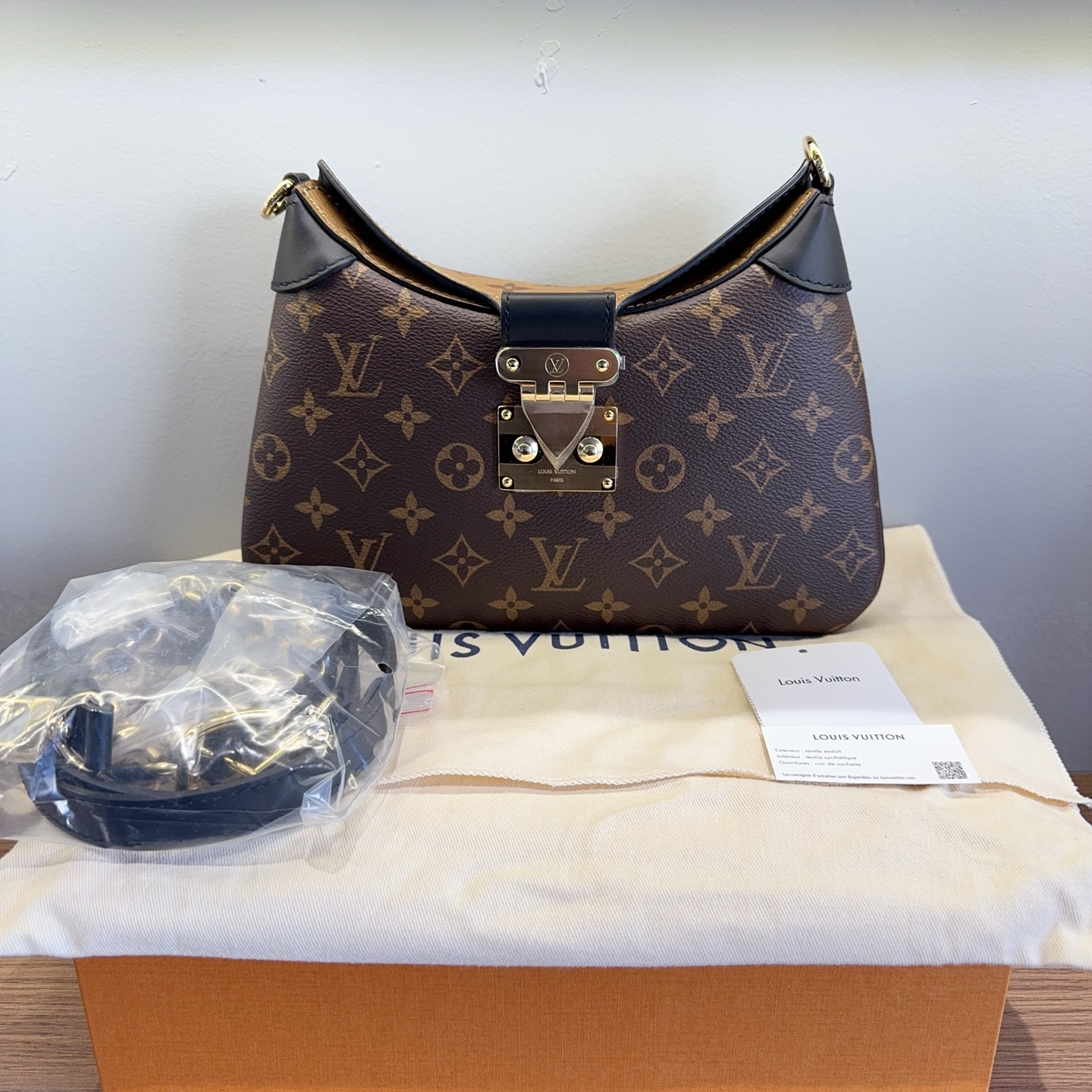 未使用 LouisVuitton/路易威登 新款黑牛角 单肩斜挎包 芯片款