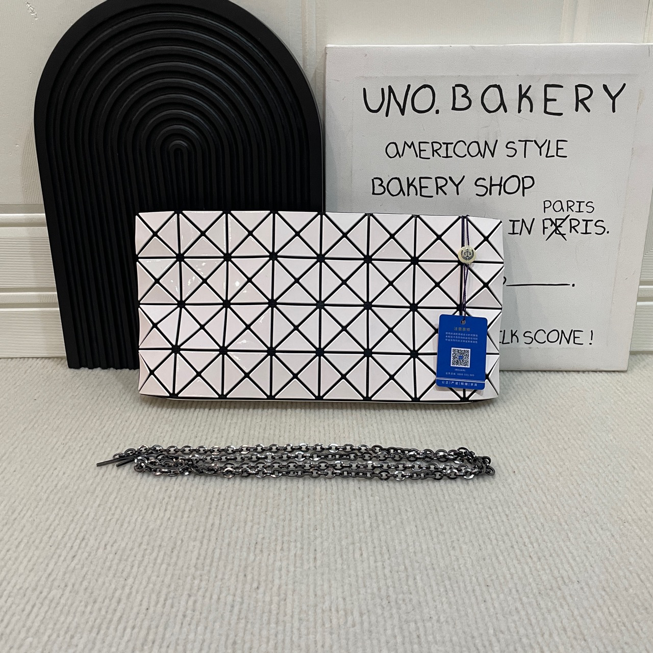 95新 Issey Miyake/三宅一生 【蔡包紫】八格白色亮面包