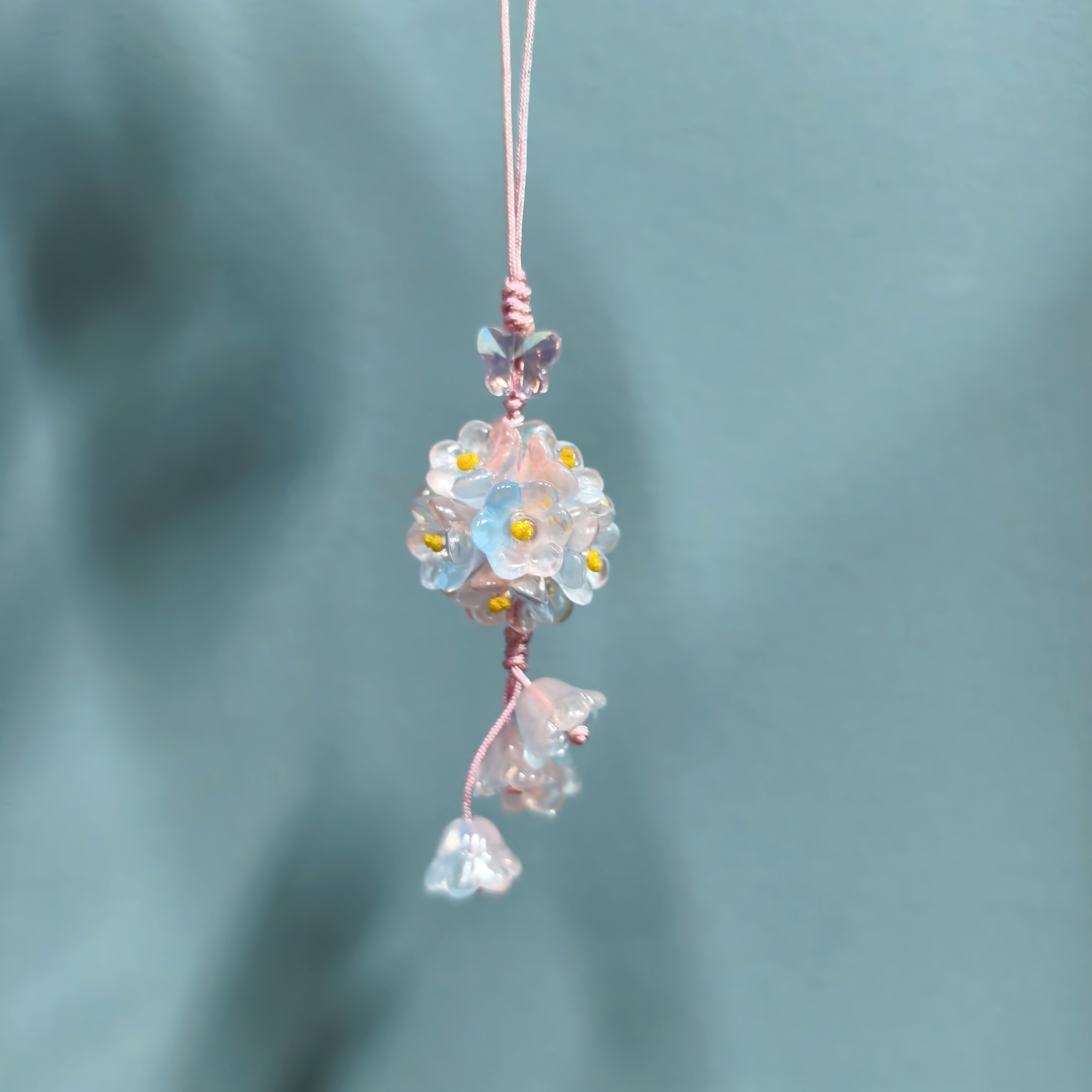 绳款透色蓝粉花团手机坠E34