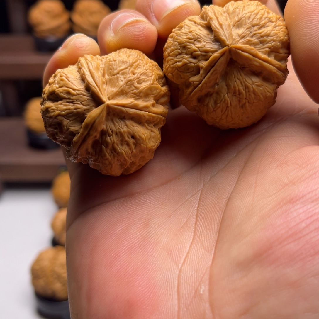 把件文玩核桃凤羽三棱