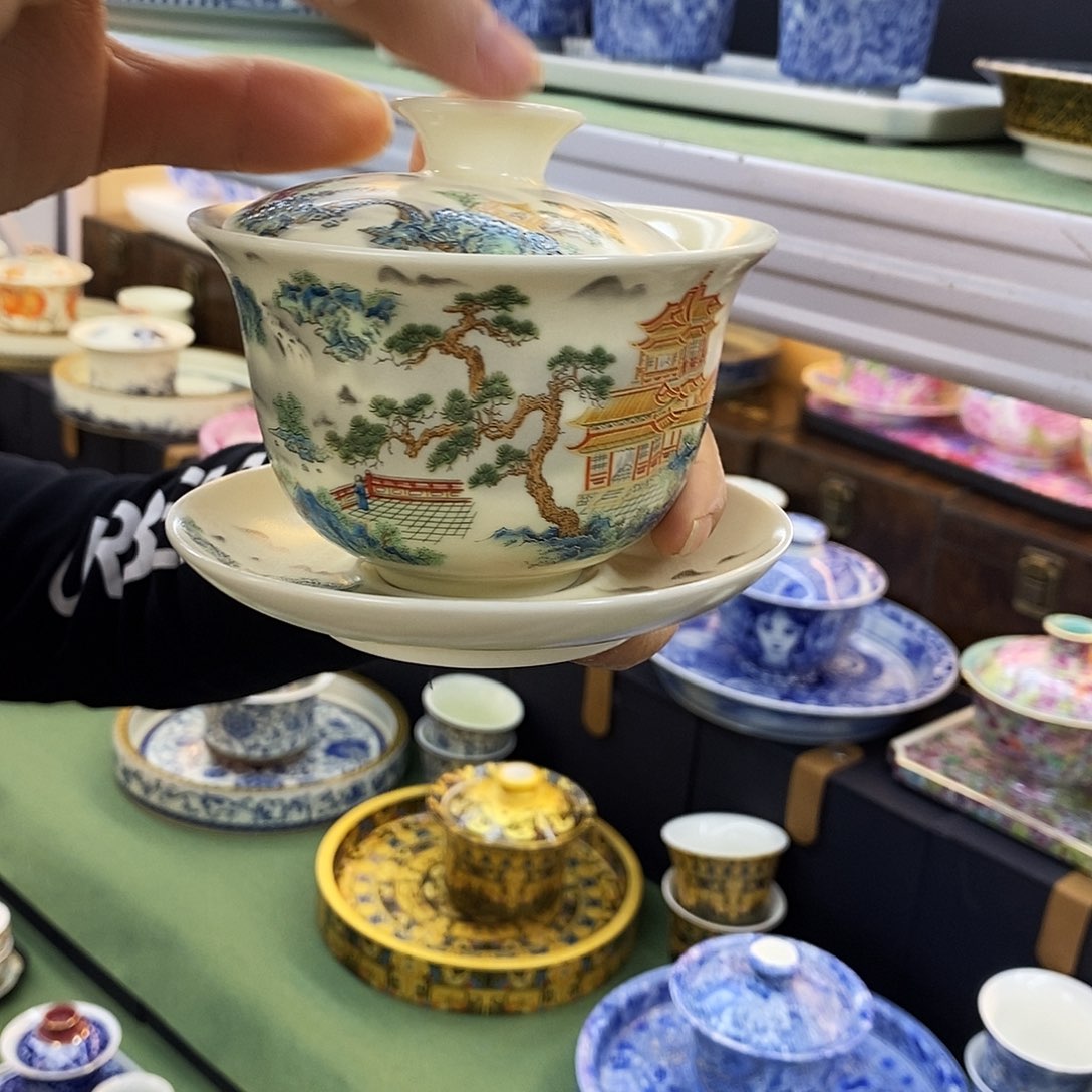 盖碗里的水煮开后放入