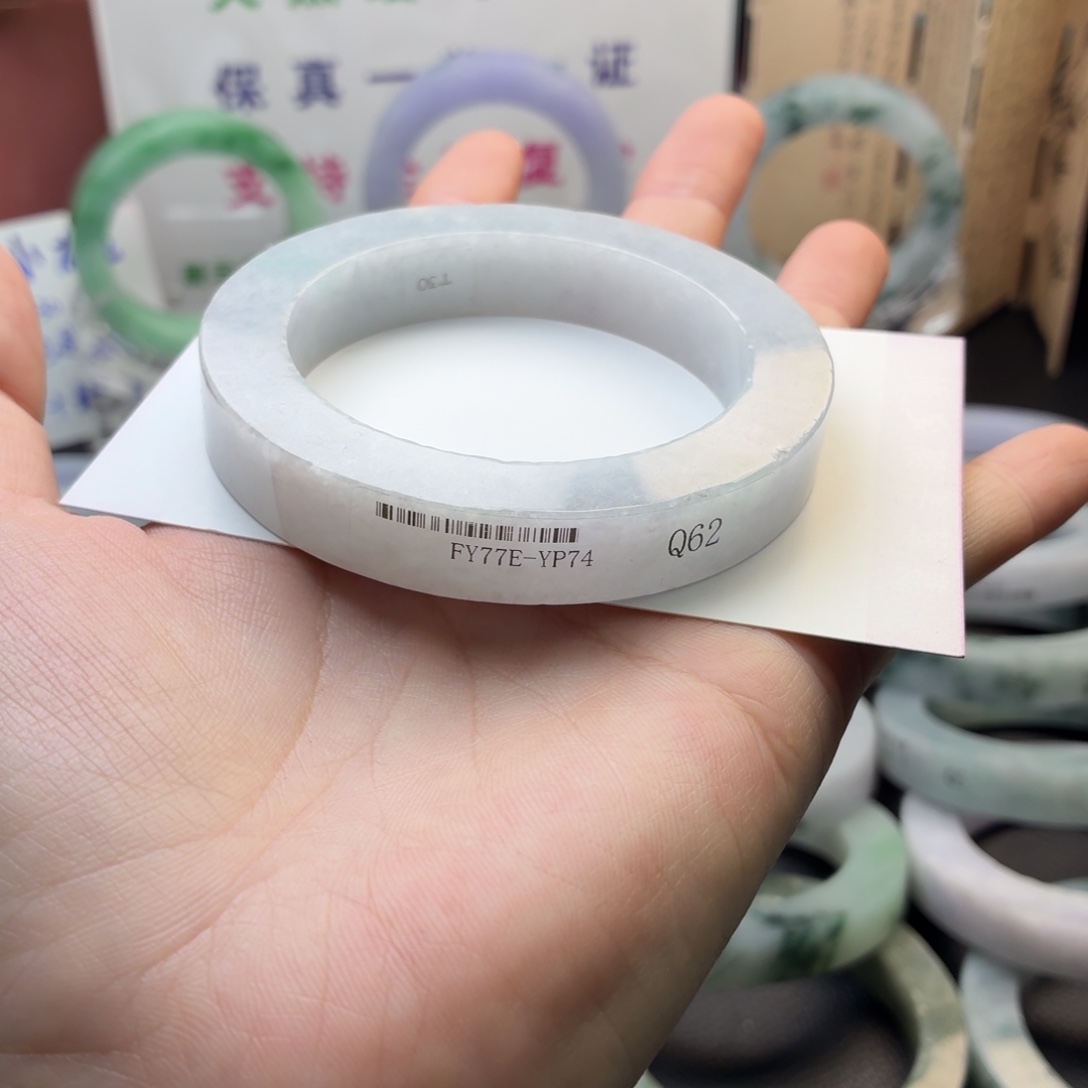 定制翡翠未镶嵌翡翠手镯
