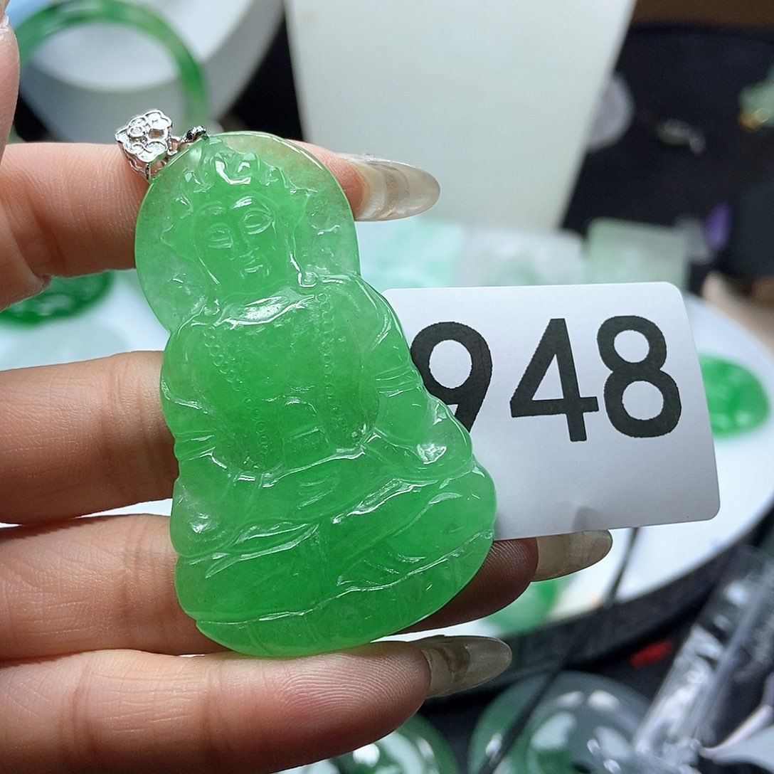 翡翠吊坠(赠链)未镶嵌