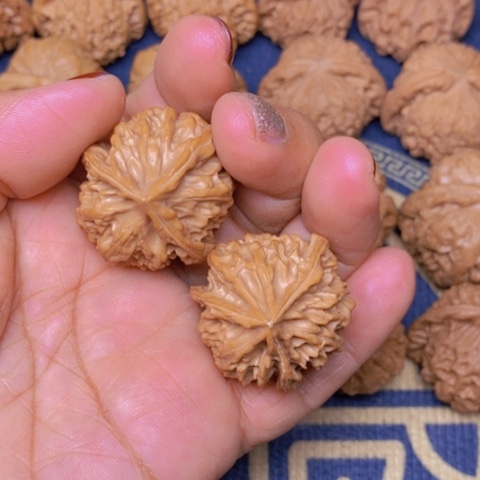 【闪购商品】文玩核桃吊坠三棱34