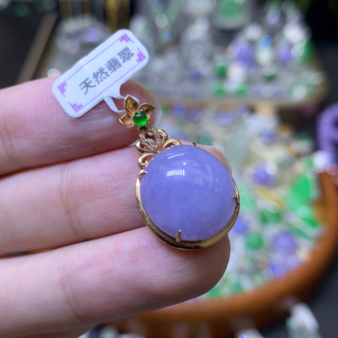 颈饰18K金镶嵌翡翠