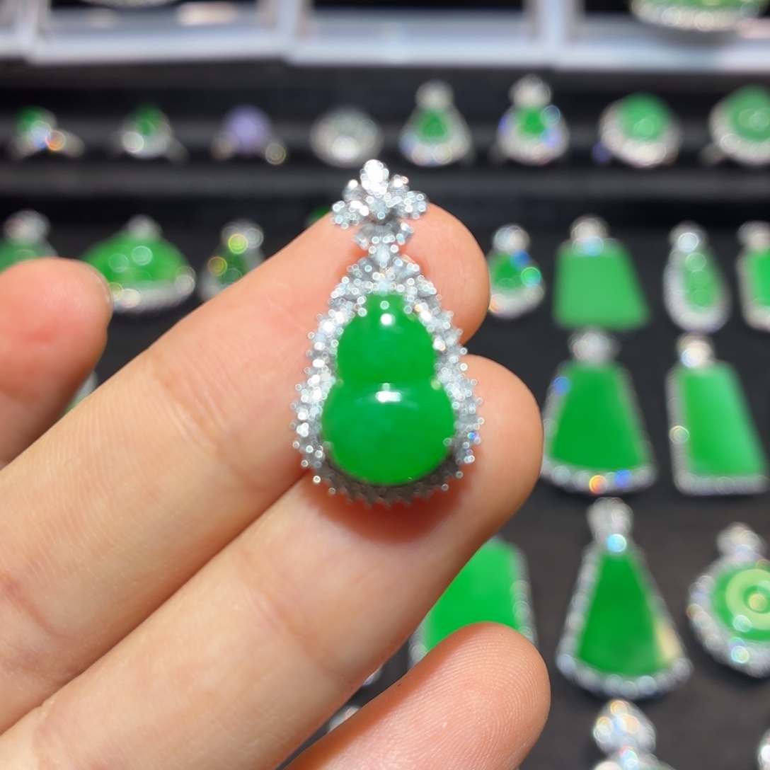 z***o翡翠18K金镶嵌吊坠(不含链)翡翠