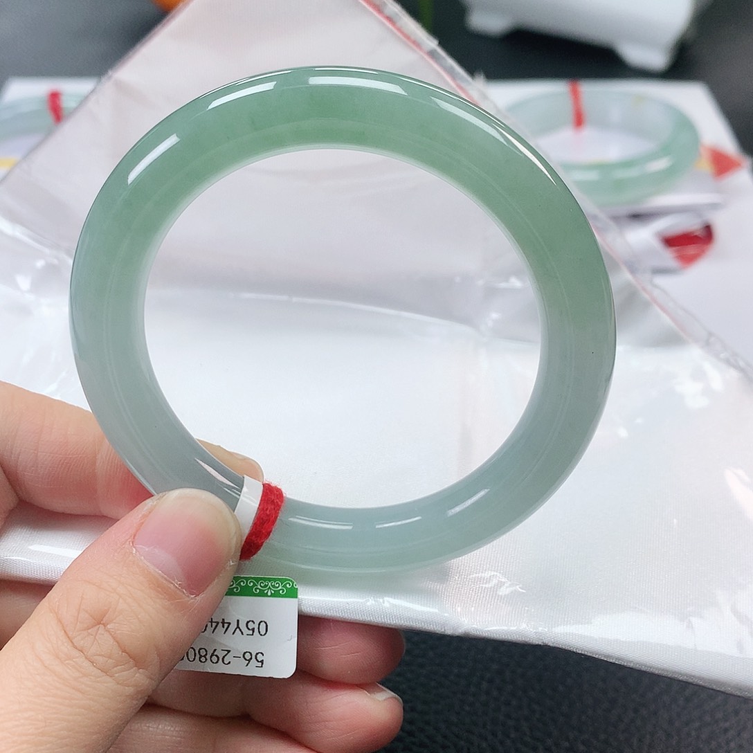翡翠手镯未镶嵌56圆