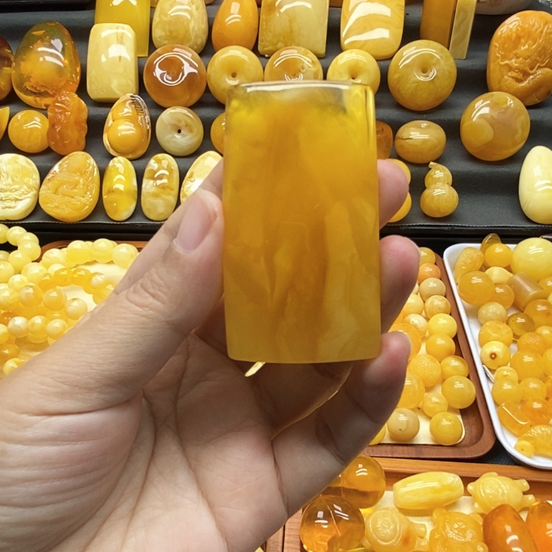 琥珀未镶嵌颈饰天然蜜蜡