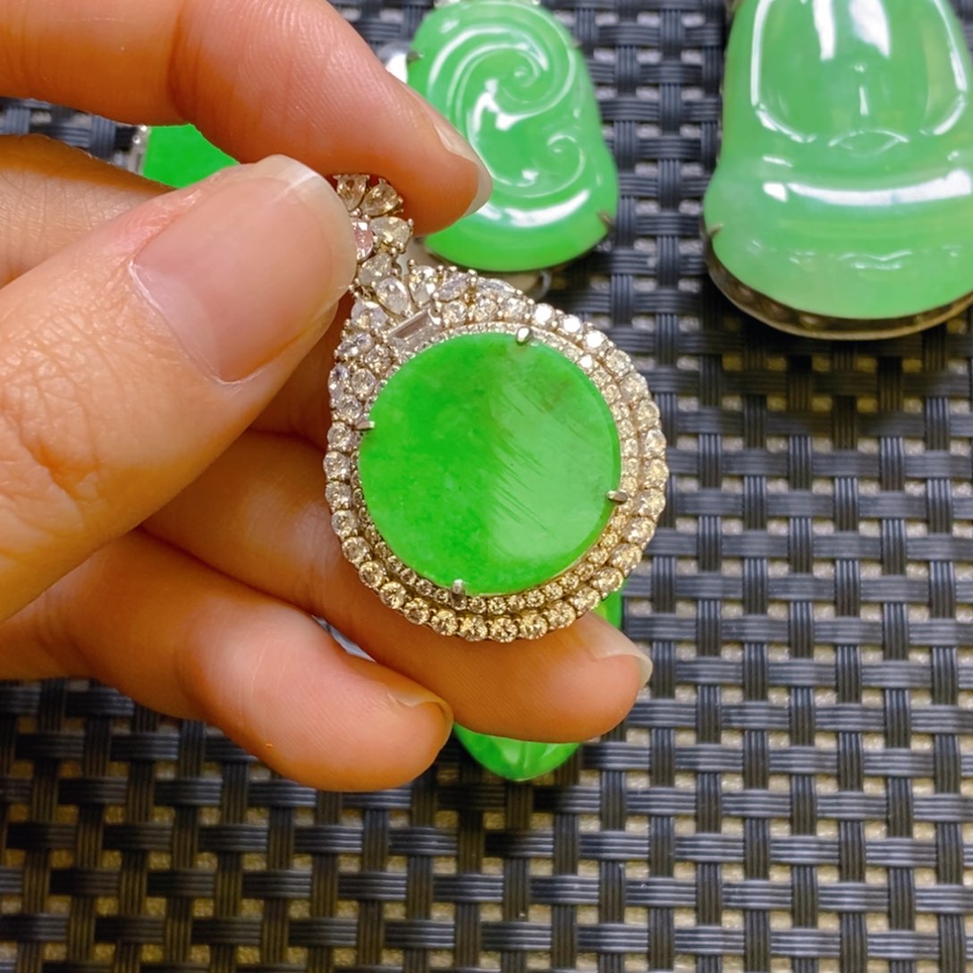 翡翠颈饰银S925镶嵌吊坠