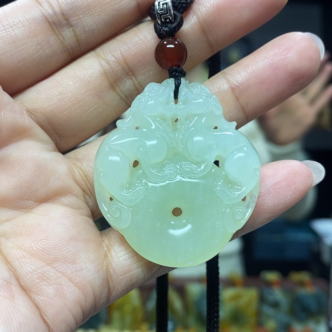 未镶嵌岫玉挂件吊坠