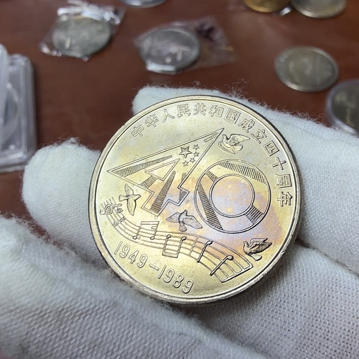 浮***◤其他普通金属大40纪念币一枚