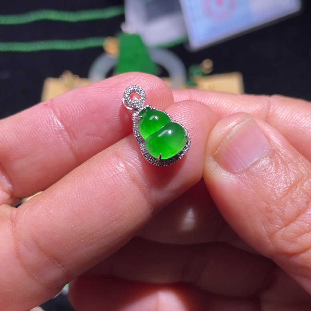 翡翠颈饰18K金镶嵌翡翠