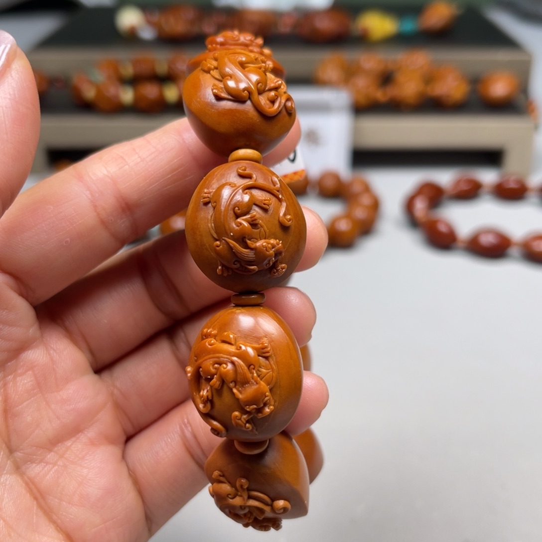 橄榄核吊坠螭龙手串