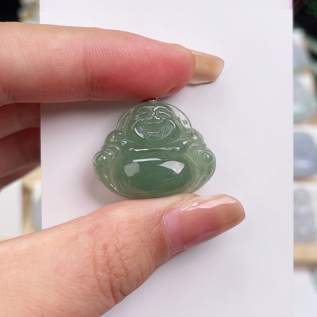 翡翠未镶嵌颈饰佛公