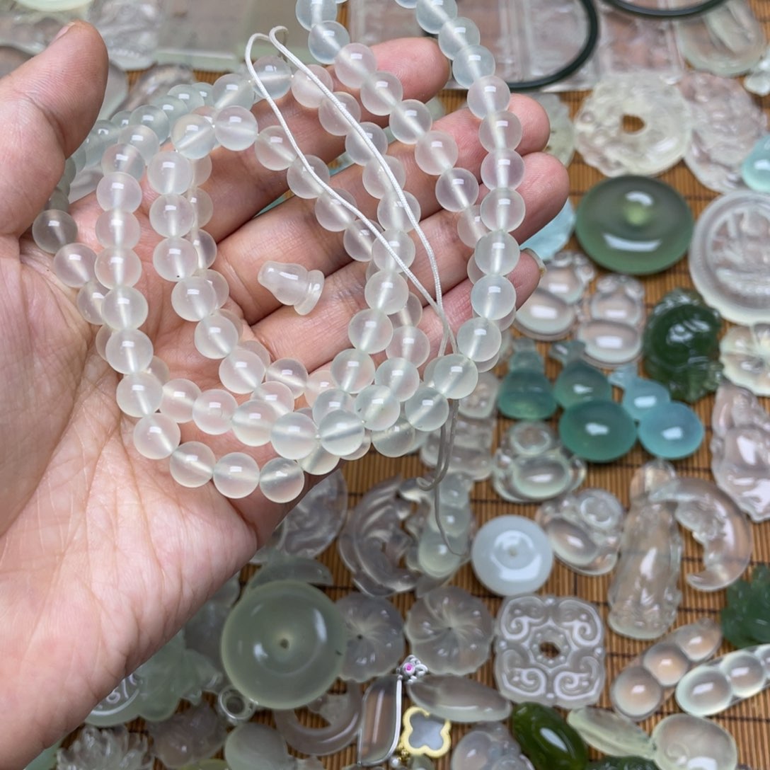 合金蛇纹石玉颈饰初*