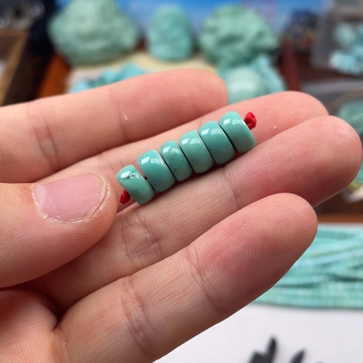 绿松石颈饰未镶嵌