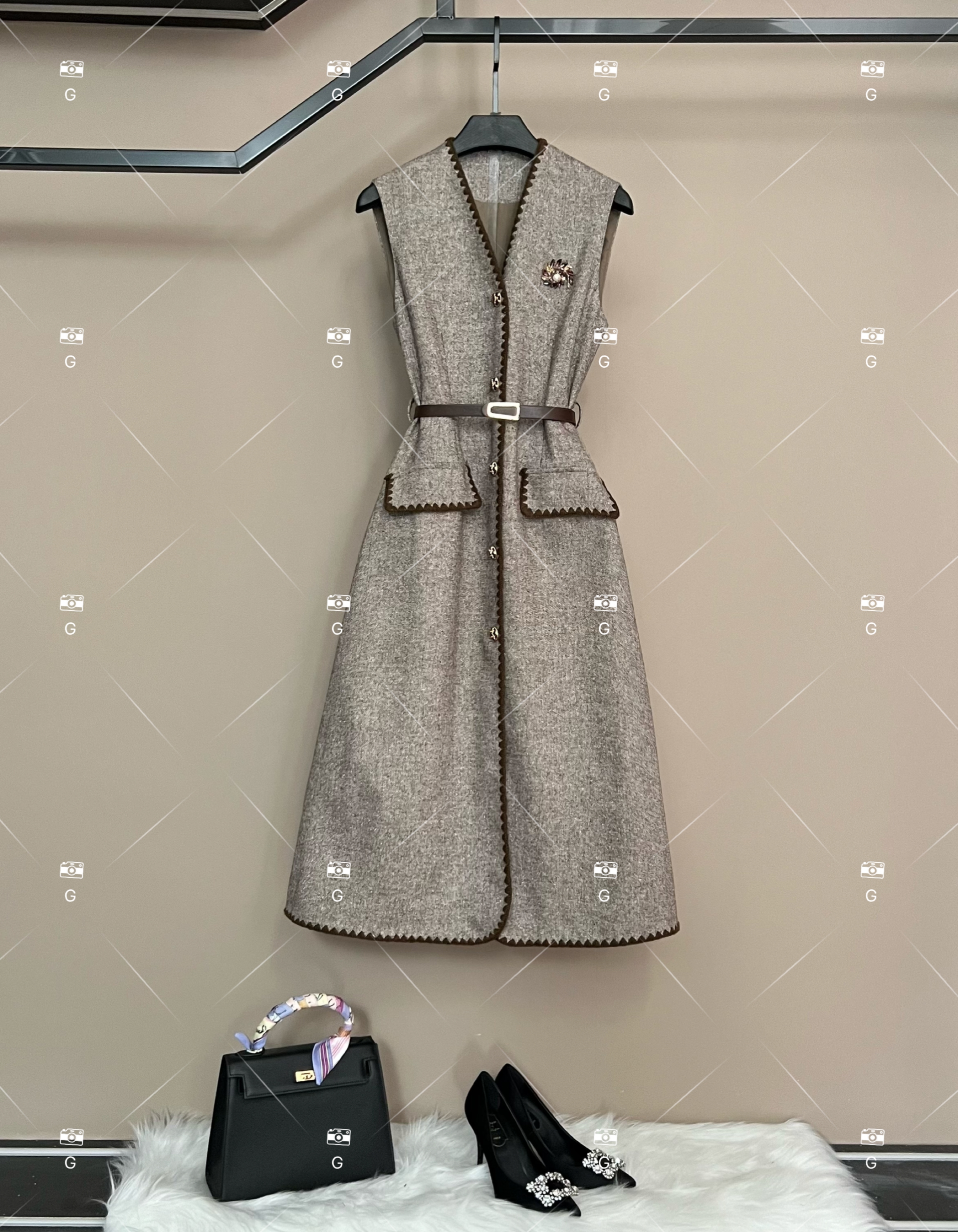 【秀秀】复古风显瘦默认款式连衣裙女装轻奢秋冬时尚 H-1730