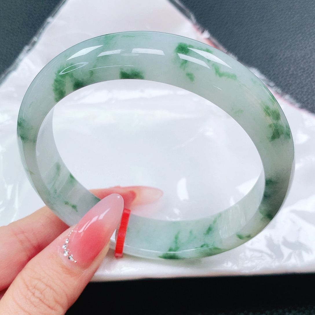 翡翠手镯未镶嵌63圈