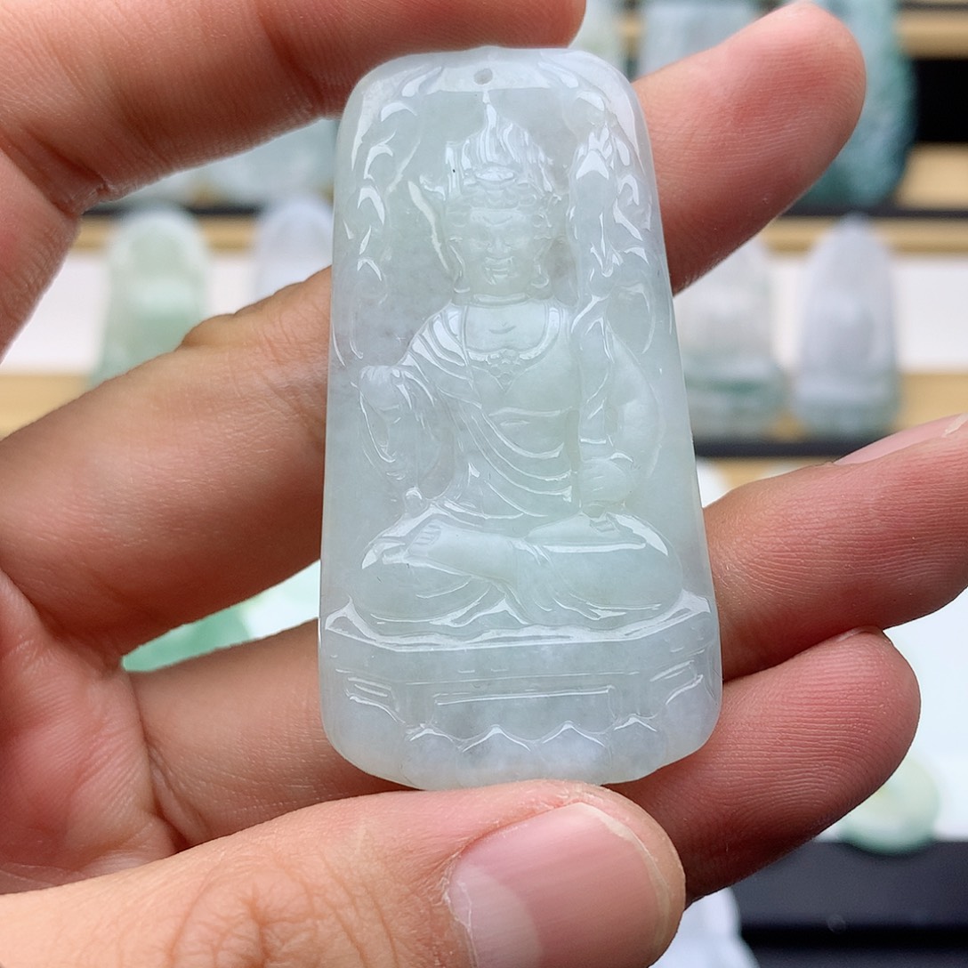 翡翠颈饰未镶嵌不动明王