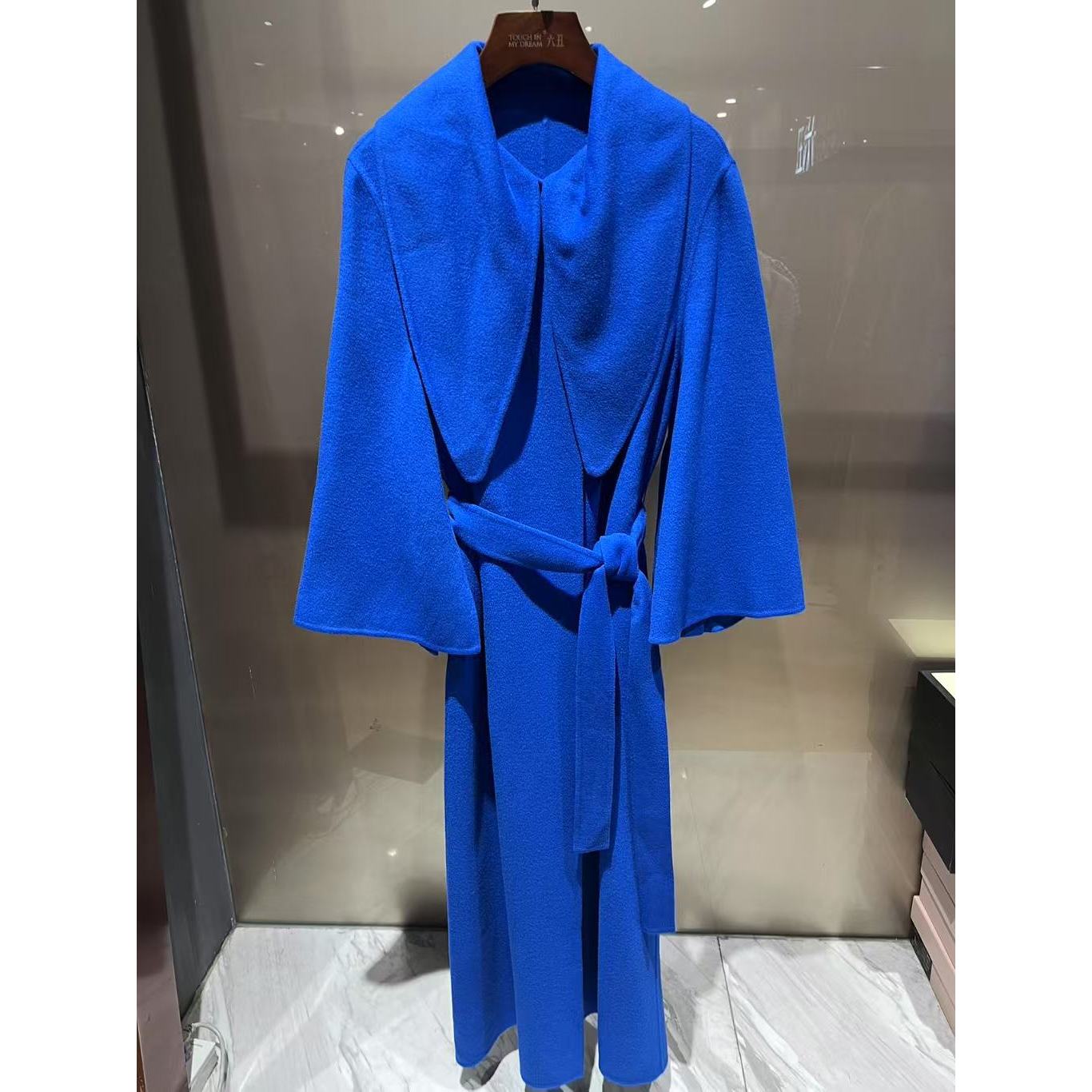 六丑【线下高定】高级定制气质蓝色大翻领大衣211108076