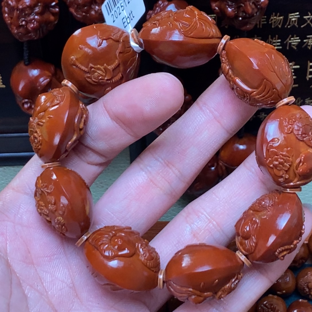 阅***己橄榄核吊坠Dhd秦淮八艳