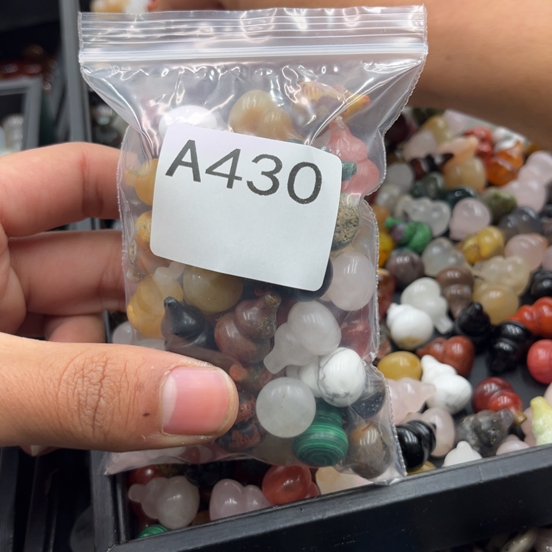 白***芷玛瑙/玉髓合金颈饰