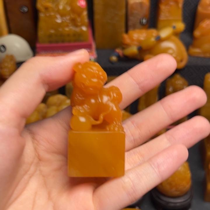 大***爷田黄石题材：工艺品